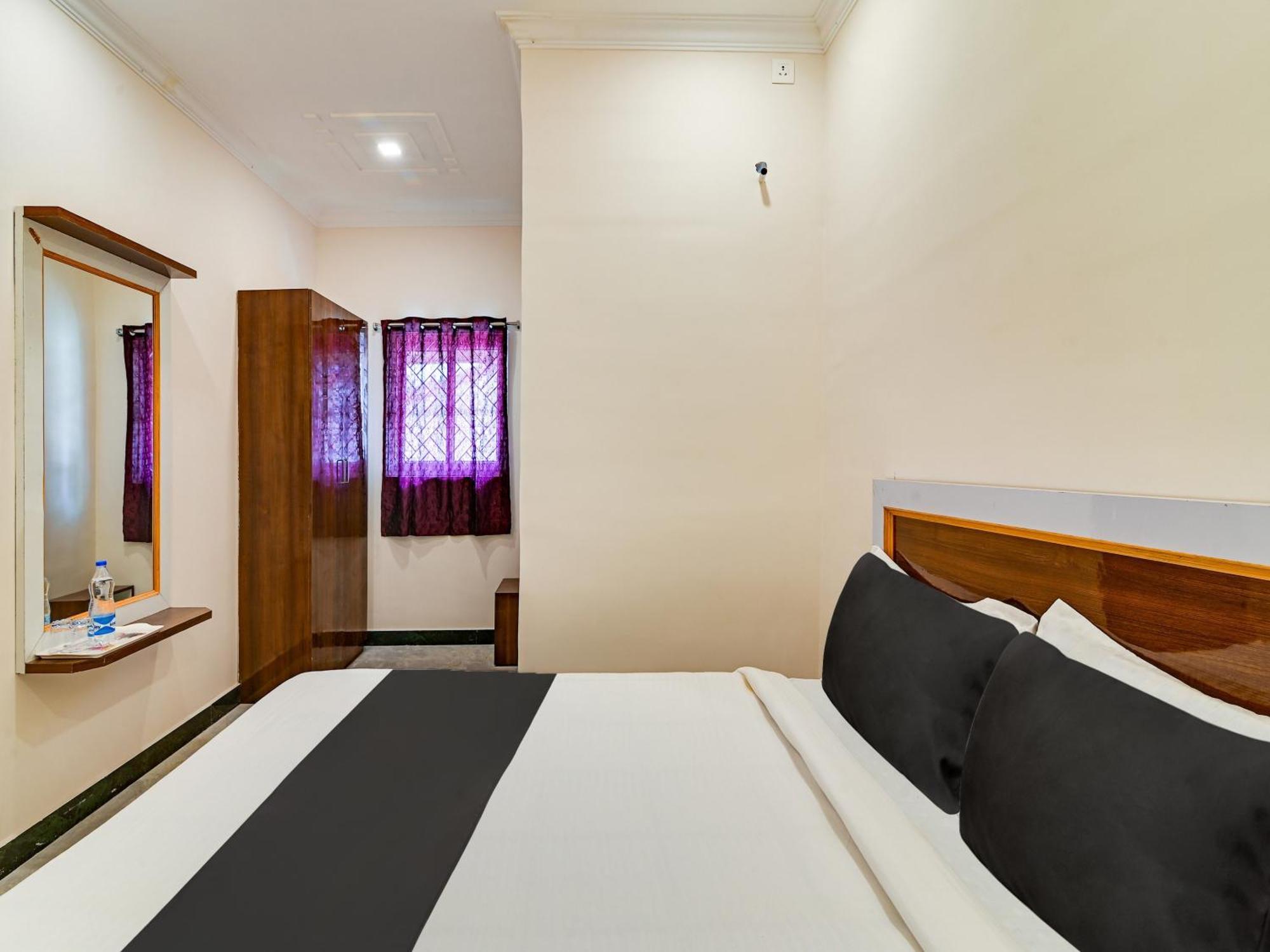 ולורה Hotel O Rj Royal Inn מראה חיצוני תמונה
