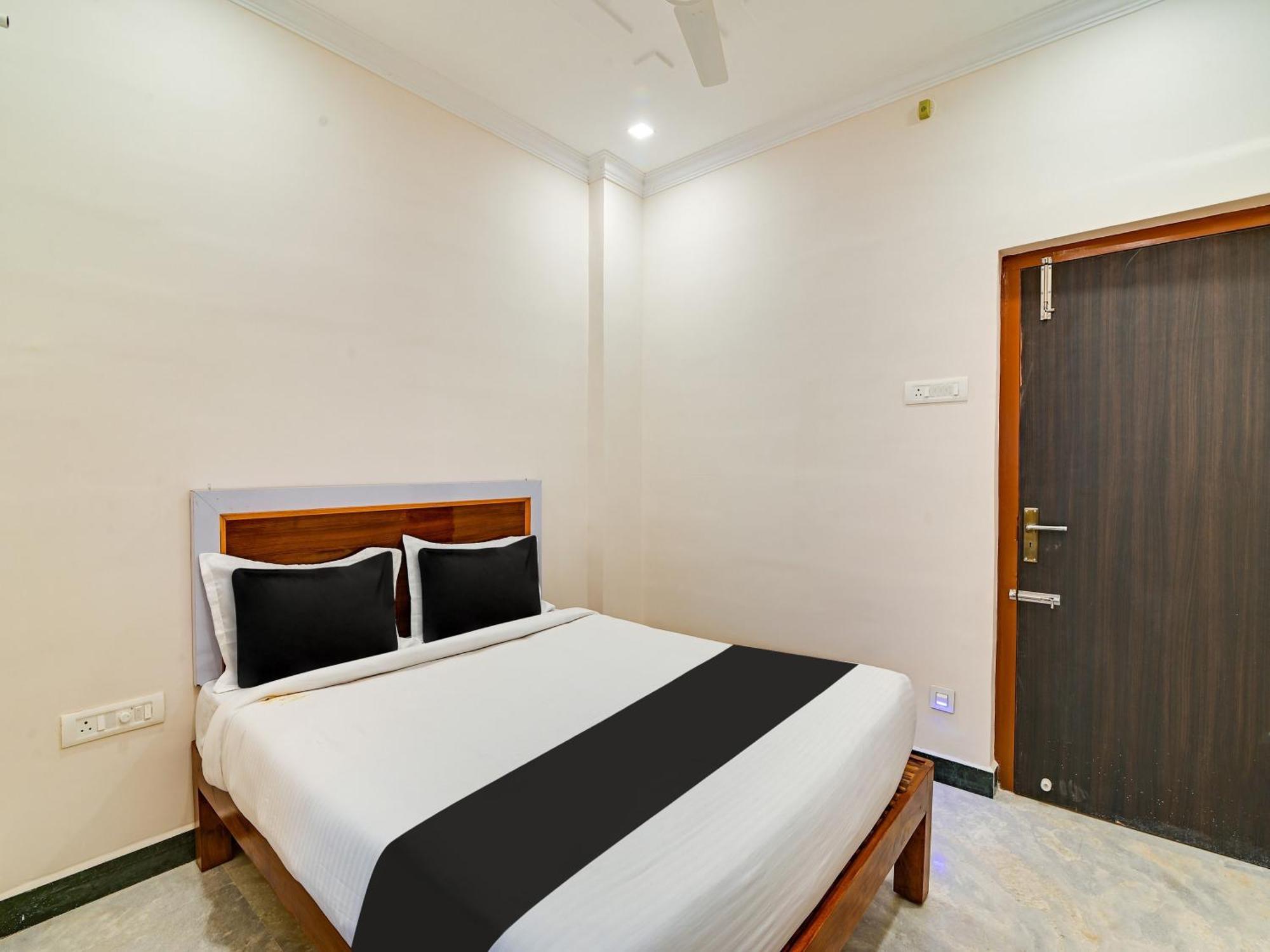 ולורה Hotel O Rj Royal Inn מראה חיצוני תמונה