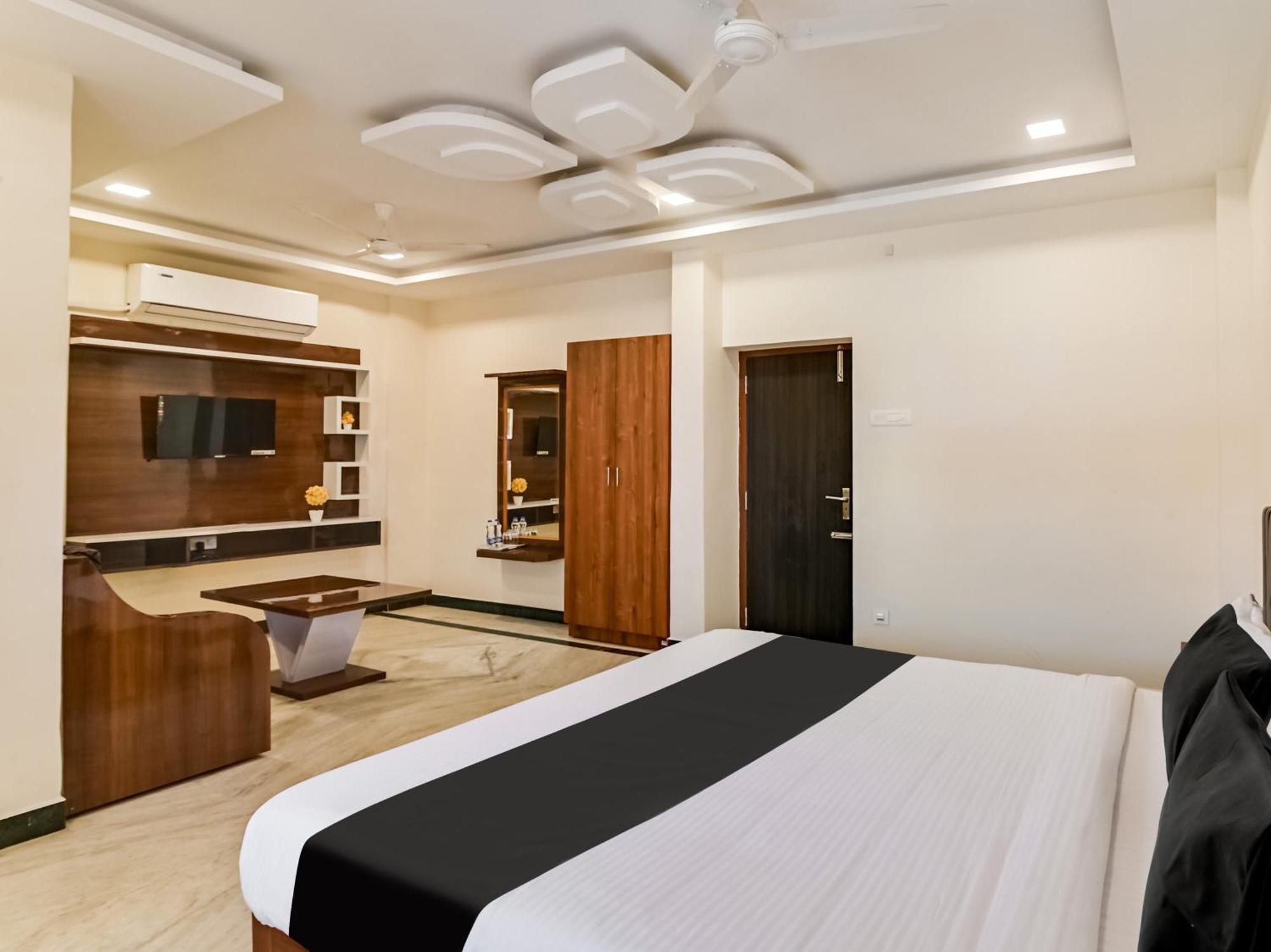 ולורה Hotel O Rj Royal Inn מראה חיצוני תמונה