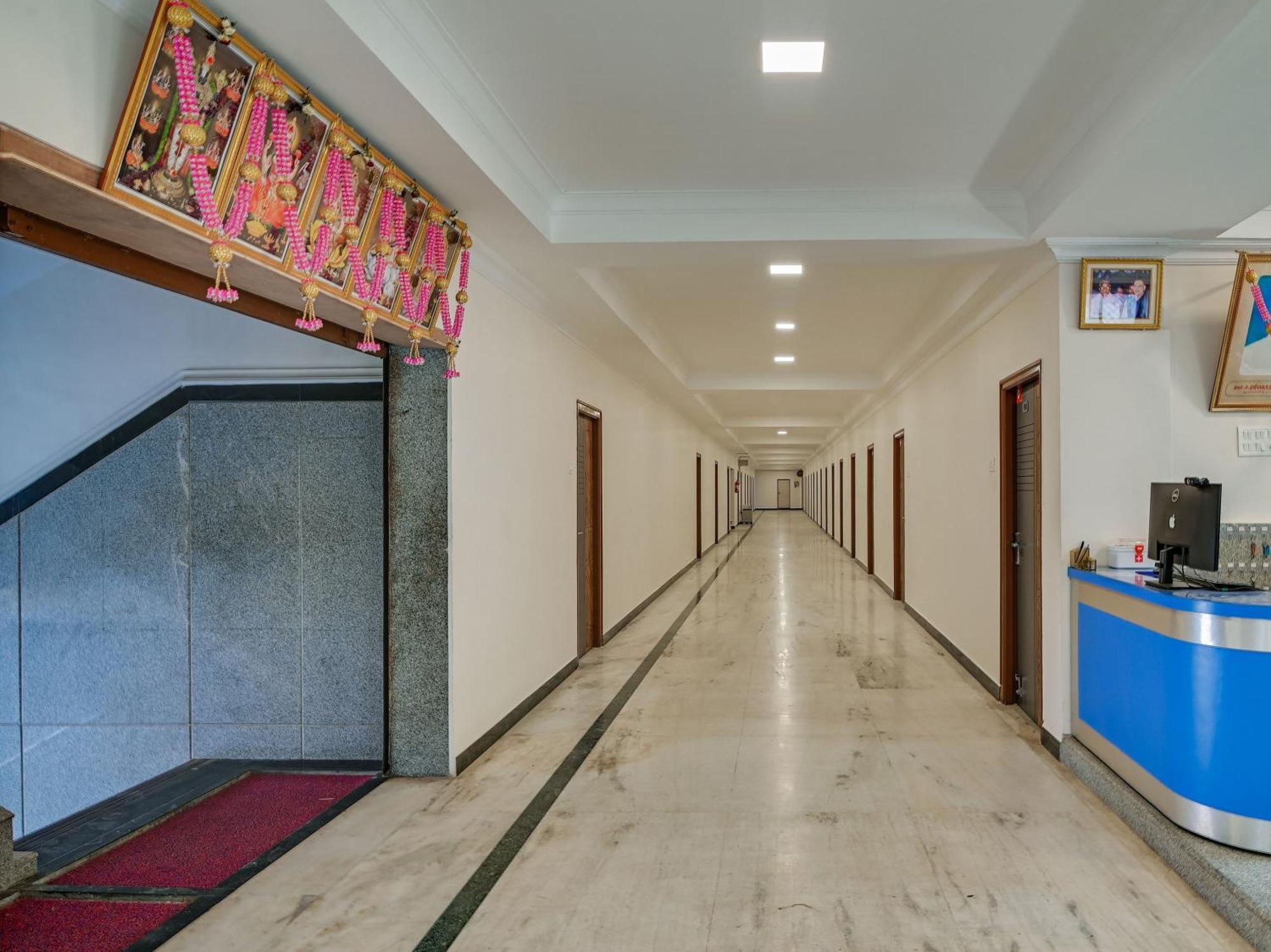 ולורה Hotel O Rj Royal Inn מראה חיצוני תמונה