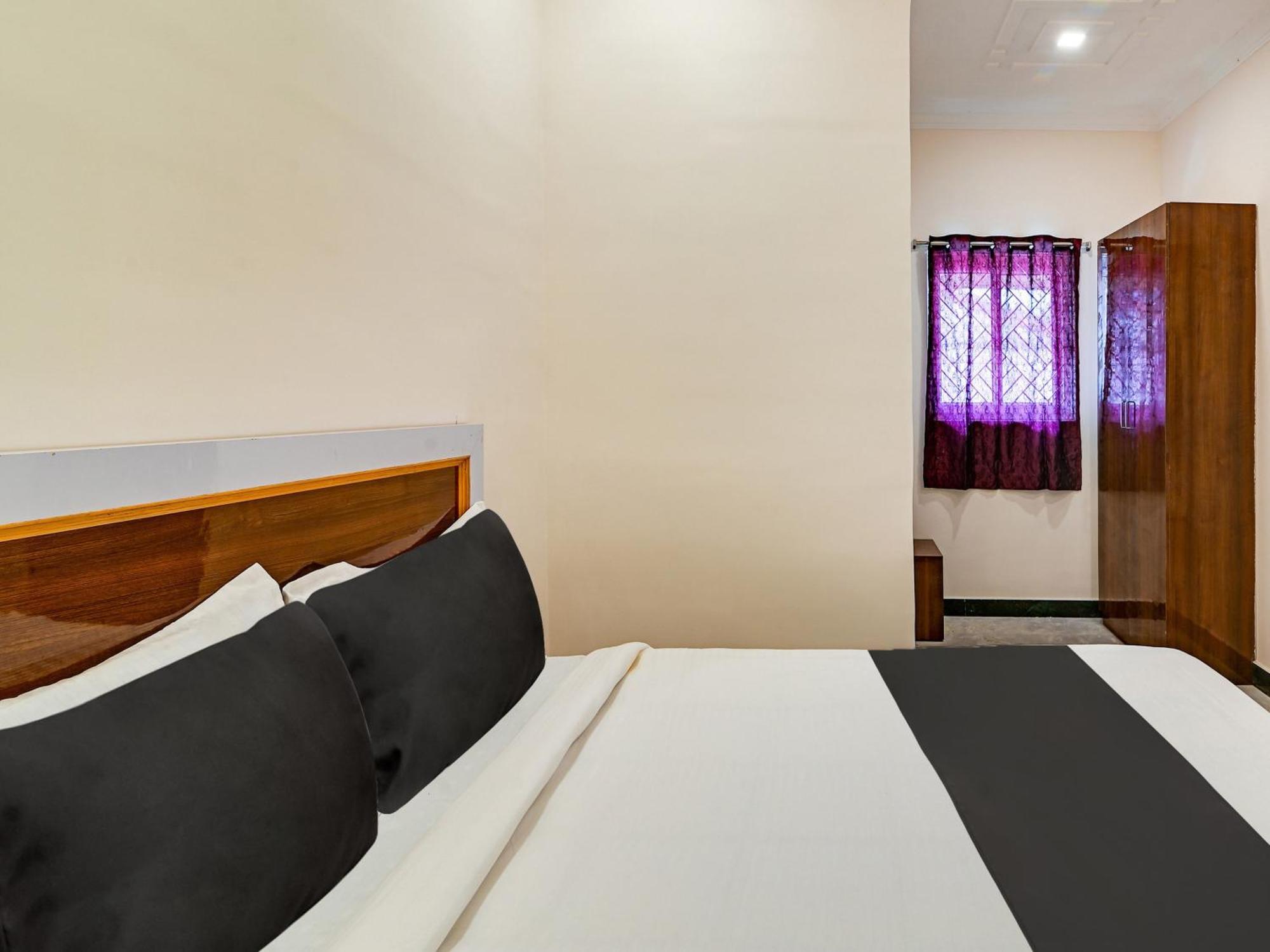ולורה Hotel O Rj Royal Inn מראה חיצוני תמונה