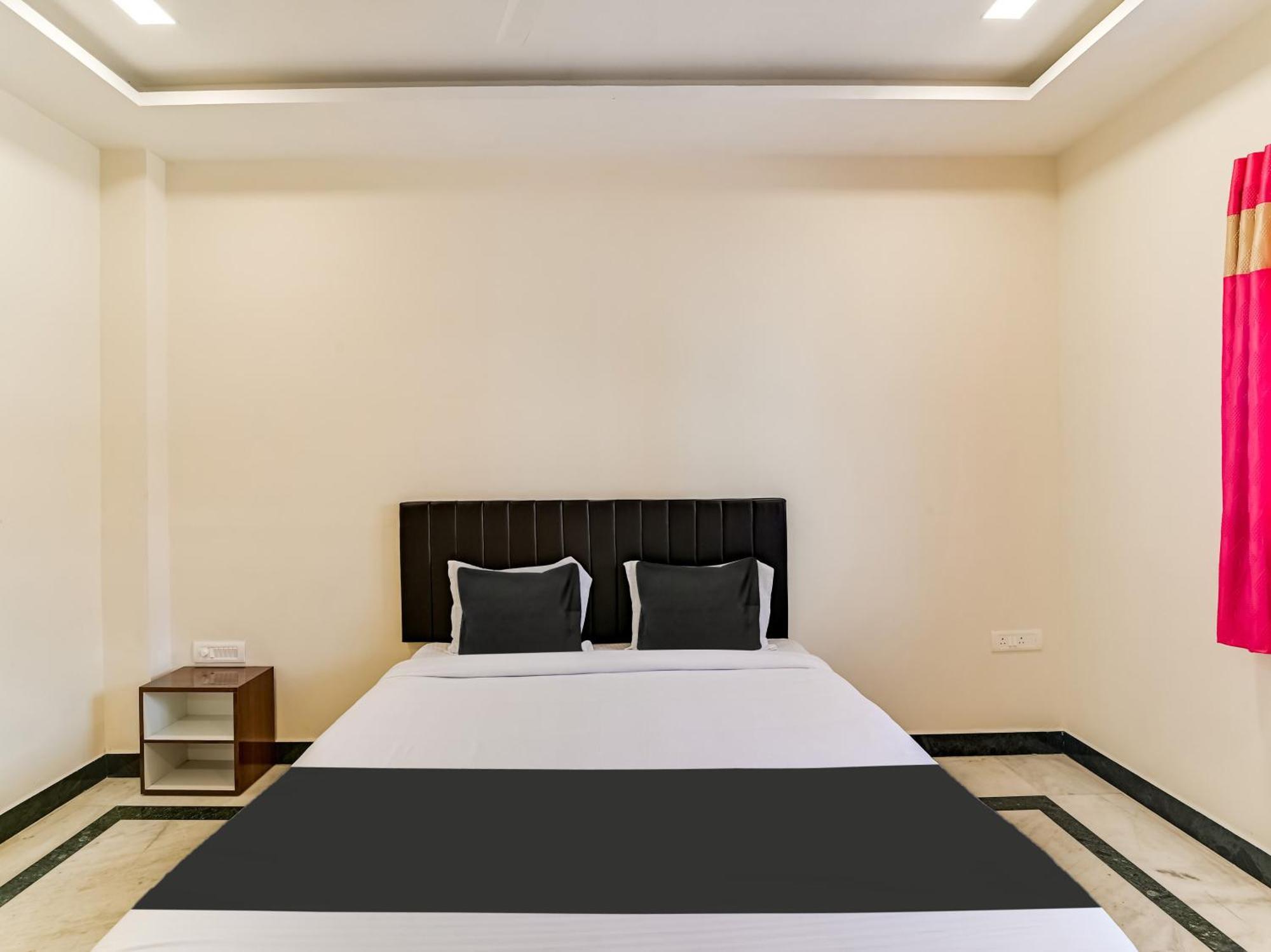 ולורה Hotel O Rj Royal Inn מראה חיצוני תמונה