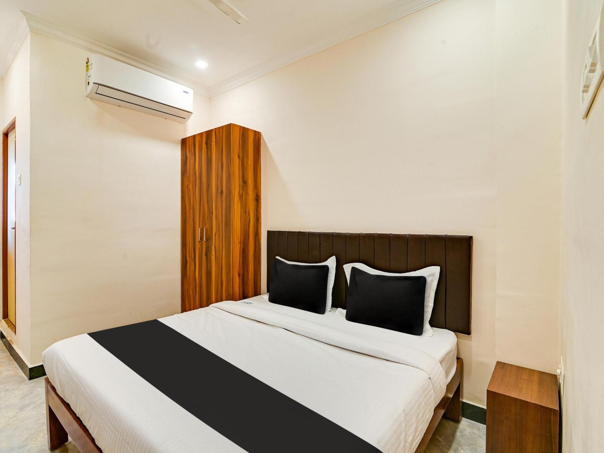ולורה Hotel O Rj Royal Inn מראה חיצוני תמונה