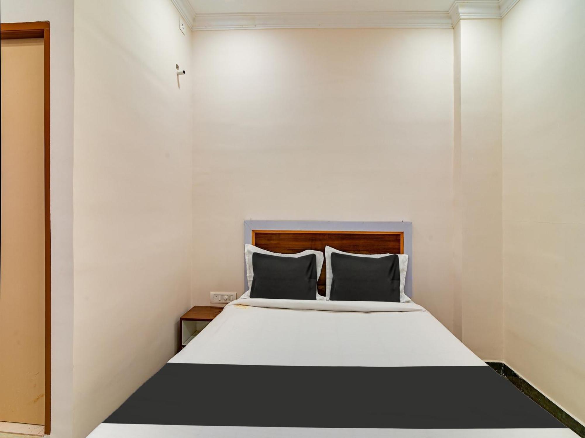 ולורה Hotel O Rj Royal Inn מראה חיצוני תמונה