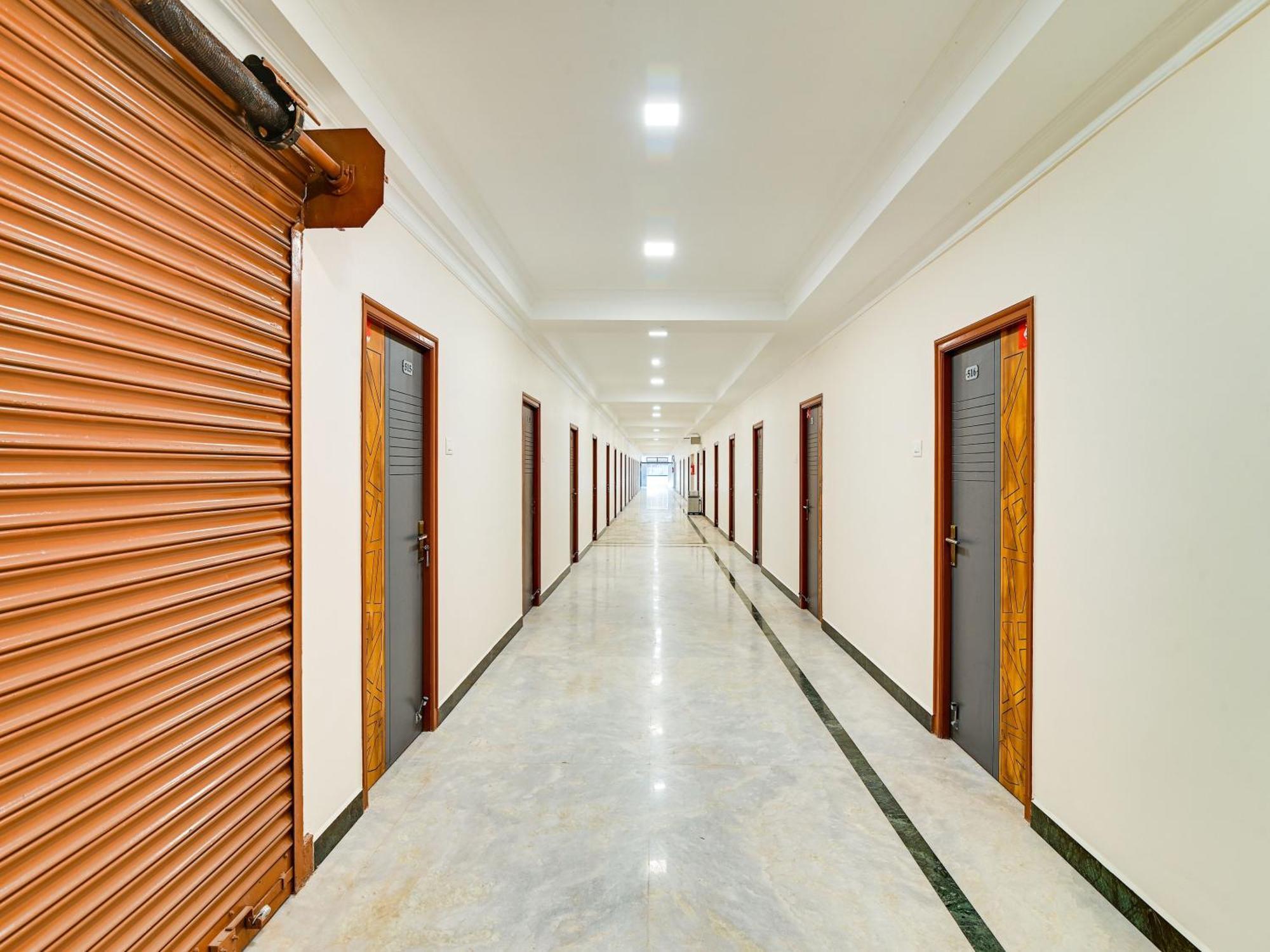 ולורה Hotel O Rj Royal Inn מראה חיצוני תמונה