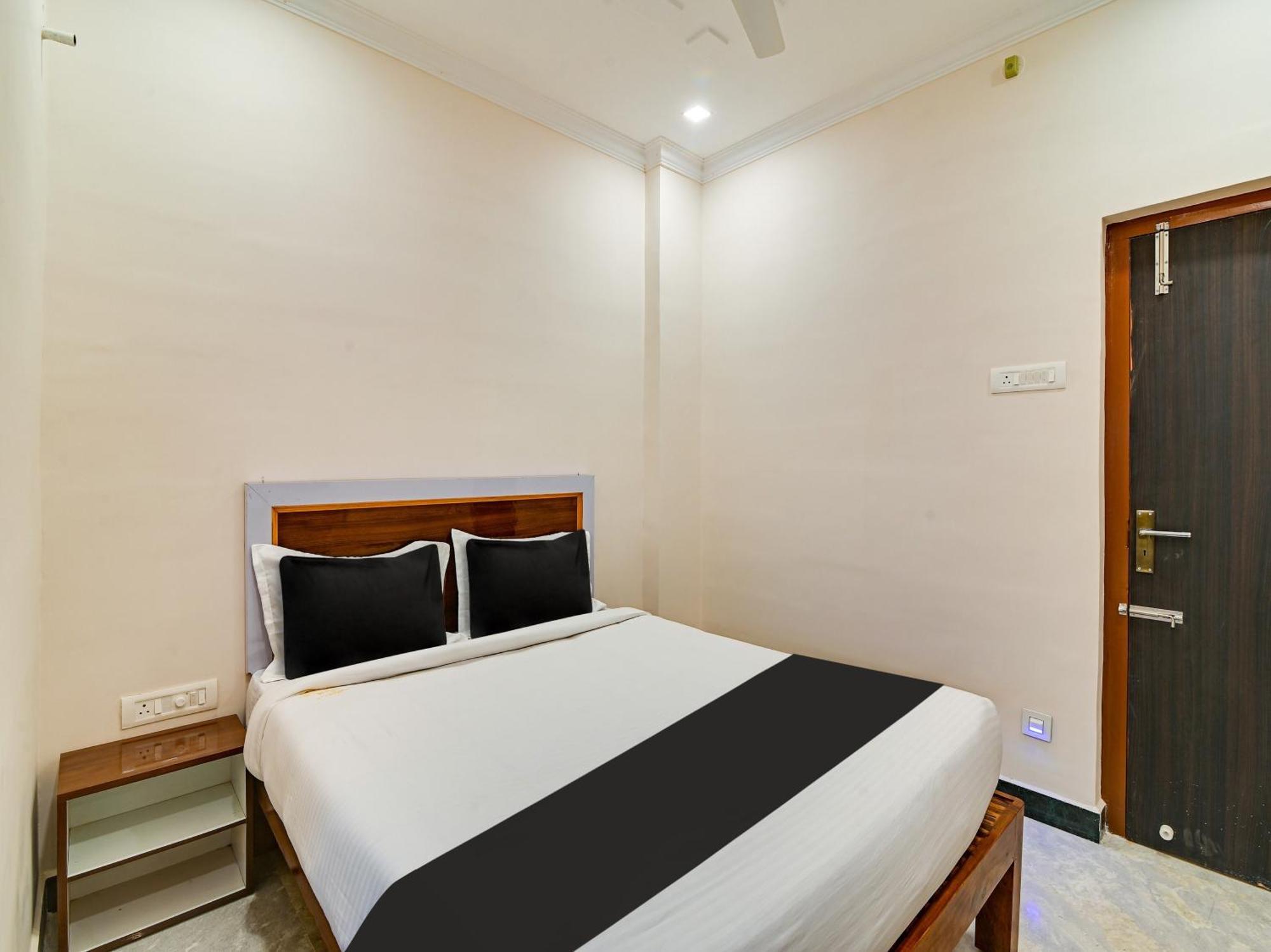 ולורה Hotel O Rj Royal Inn מראה חיצוני תמונה