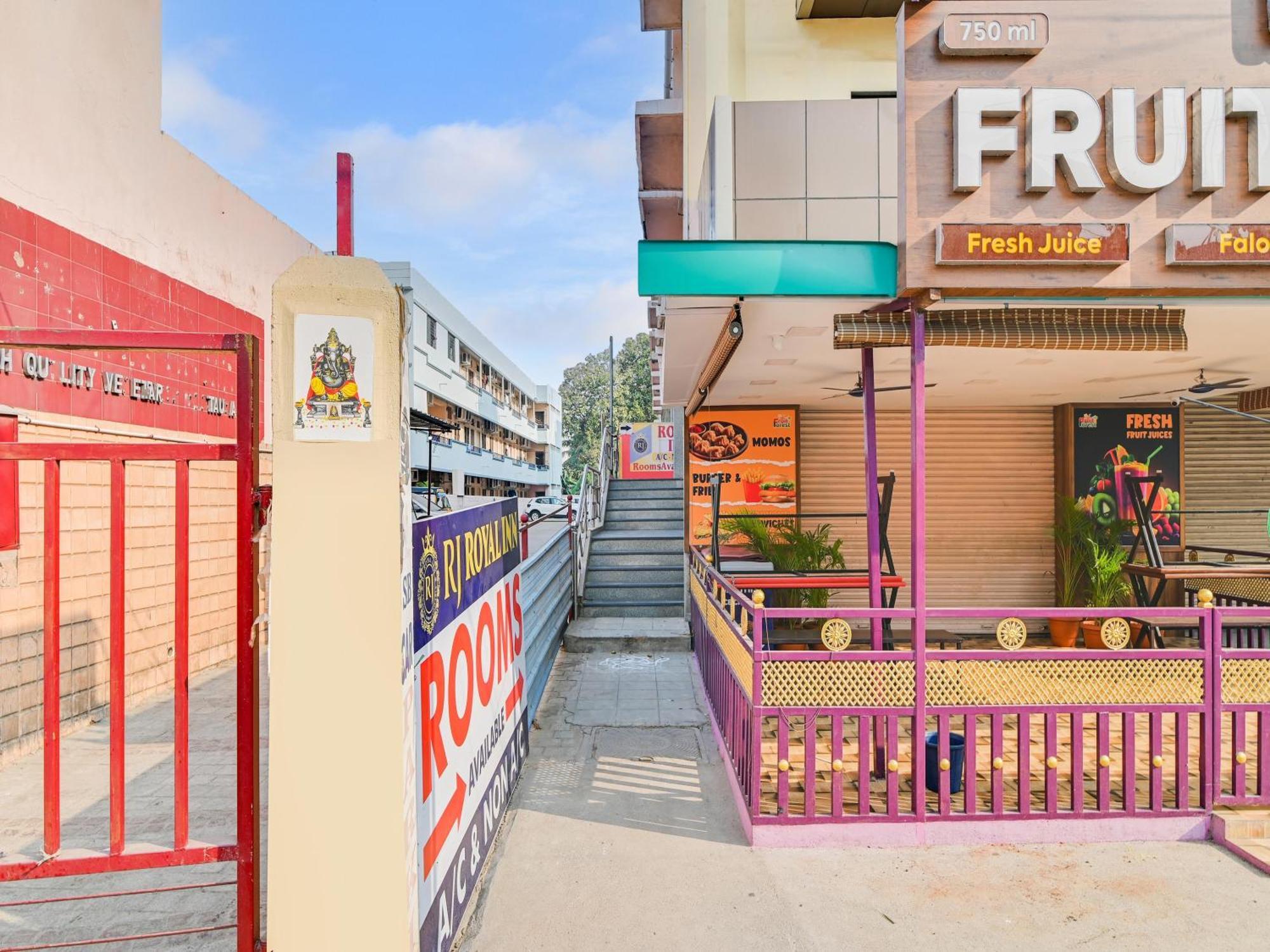 ולורה Hotel O Rj Royal Inn מראה חיצוני תמונה